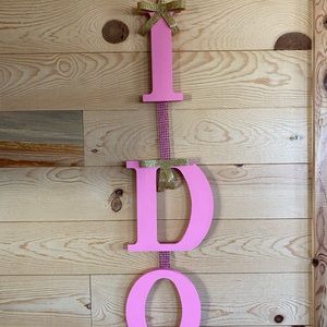 Cute I DO hanging letter sign pink and gold